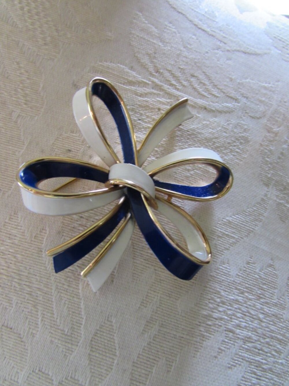 Trifari Brooch Navy & White Looped Bow
